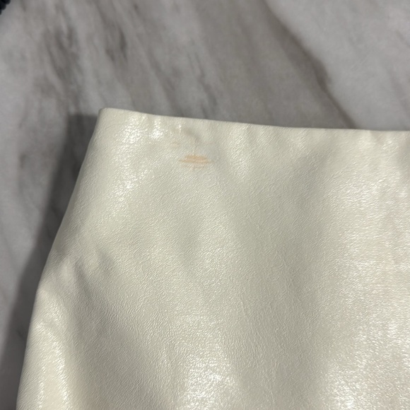 Blush Boutique Off White Pleather Mini Skirt Size Large - Picture 8 of 8